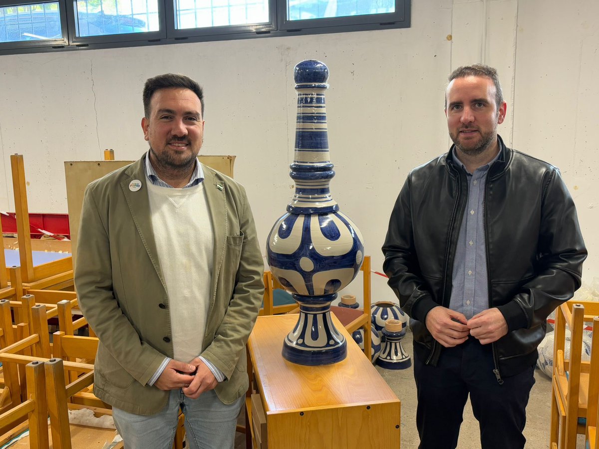 🚧Mañana iniciamos, en la Casa de la Cultura, las obras para sustituir los pináculos cerámicos de la cubierta. Elementos realizados por la escuela taller de #AlcaládeGuadaíra y que sustituyen a los actuales, con un nuevo sistema de sujeción que garantizan una mayor durabilidad.