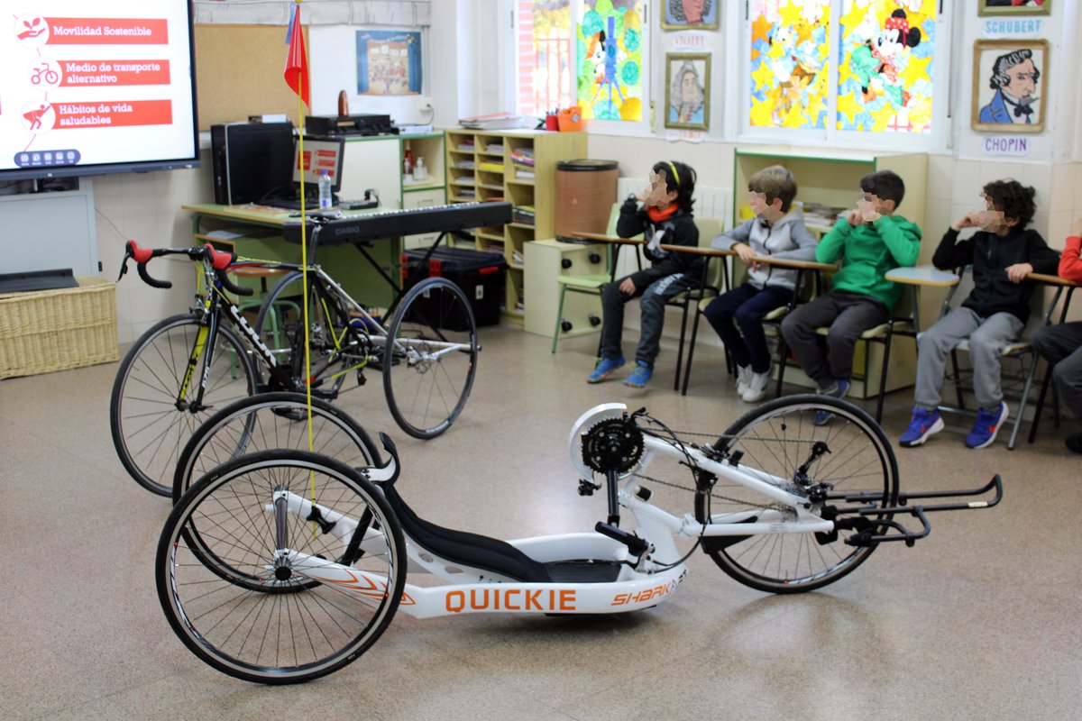 🖐️ Acabamos de disfrutar de una maravillosa mañana en el Colegio Guernica de <a href="/Ayto_SFH/">Ayuntamiento de San Fernando de Henares</a>.

🗣️ Raúl Vallinot estuvo charlando con los alumnos de cuarto, quinto y sexto de primaria sobre el deporte adaptado en el marco de las jornadas sobre diversidad del centro.

#CiclismoParaTodos