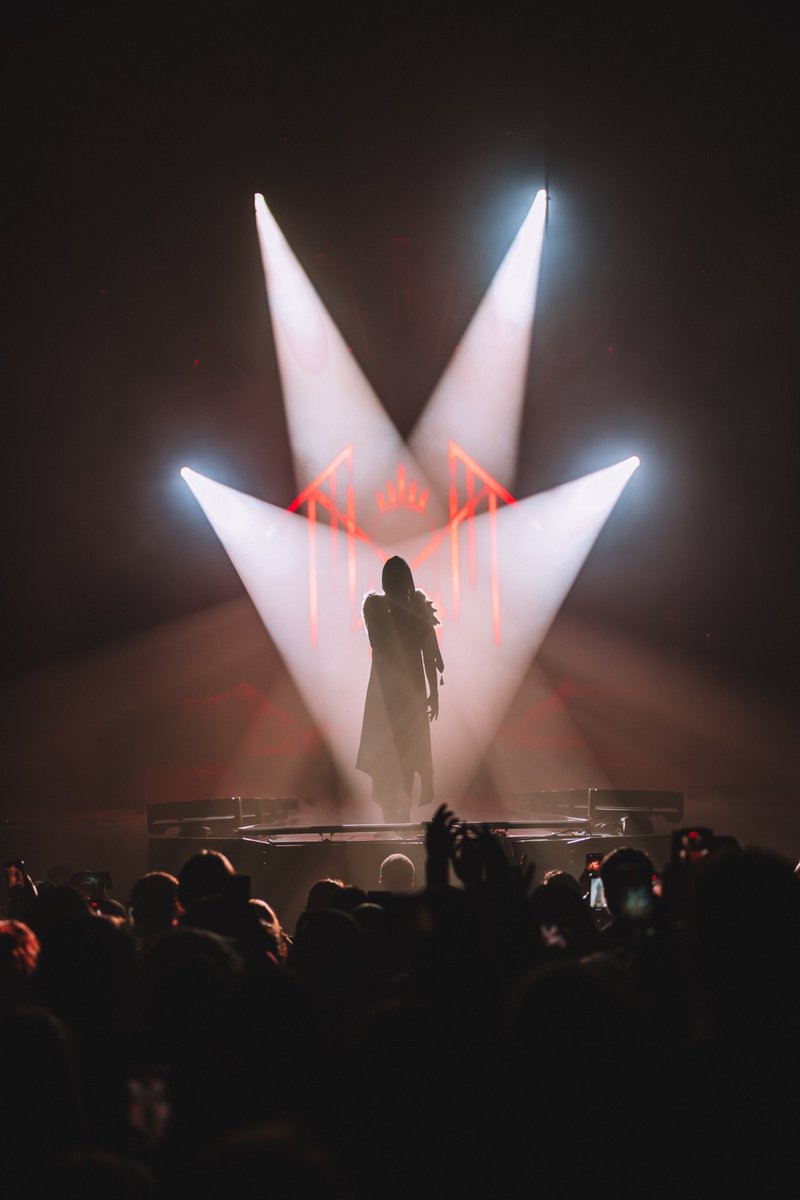 Sleep_Token's tweet photo. Sacred moments in time, captured in Leeds by @Adamrosssi

Tonight brings the final Ritual of 2024, once again at @TheO2 London. https://t.co/n8BxID3CtI