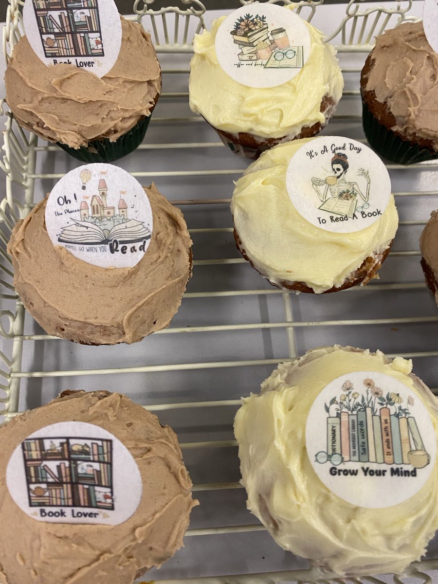 Thank you Mrs Little ⁦⁦<a href="/allsaintsacad/">All Saints Academy</a>⁩ for a wonderful welcome these amazing cupcakes 😀the Secondary Librarians network meeting last night. It was great to see colleagues and discuss ⁦<a href="/CarnegieMedals/">The Carnegies</a>⁩ nominations and plans for 2025! ⁦<a href="/TedWraggTrust/">Ted Wragg Trust</a>⁩