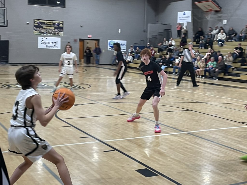 CMS Basketball 

8th Grade Boys

Decatur 18

Cullman 52

#WinningCulture