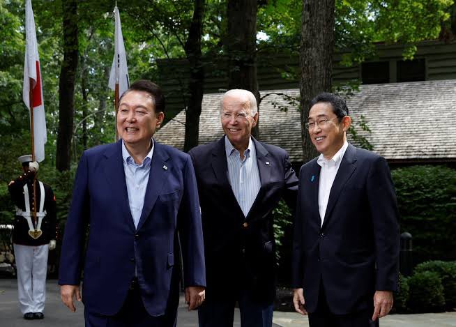 バイデン→息子を恩赦
尹→戒厳令発令
岸田→インスタにハマる

なんだコレ