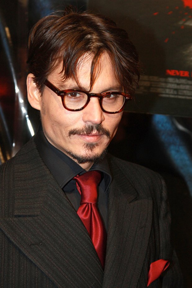 burgundy and black -
colors of mystery - like
dried blood and coal. 

© Pleasant Meadow 12.3.24

#JohnnyDepp #poems #freeverse #prosepoems

📸Bruce Gilkas 12.3.07