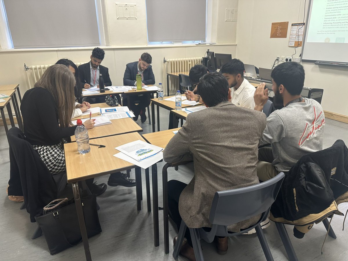 HGSCareers's tweet image. Students on the Apprenticeship Pathway  took part in a Mock Assessment Centre today which included a group work session, a mock interview and a session on psychometric testing with @GraduatesFirst