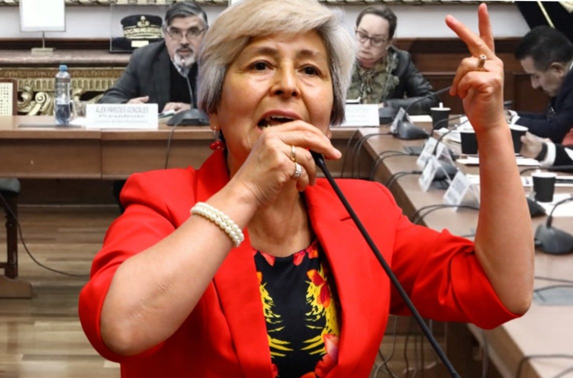 La Comisión de Ética del Congreso declaró improcedente la denuncia contra María Agüero.

A la legisladora se le acusó de lanzar frases despectivas contra estudiantes de colegios emblemáticos de #Arequipa.

La comisión concluyó que Agüero "no tuvo intención de causar daño" .
