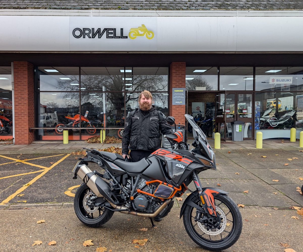 🏍🔥🏍New Bike Day!!🏍🔥🏍

Here is Andrew collecting his KTM 1290 Super Adventure last week😎👏🏼

Great choice Andrew! Enjoy your new bike &amp; ride safe😁🏍️

#Orwellmotorcycles #newbikeday #newbikedayisthebestday