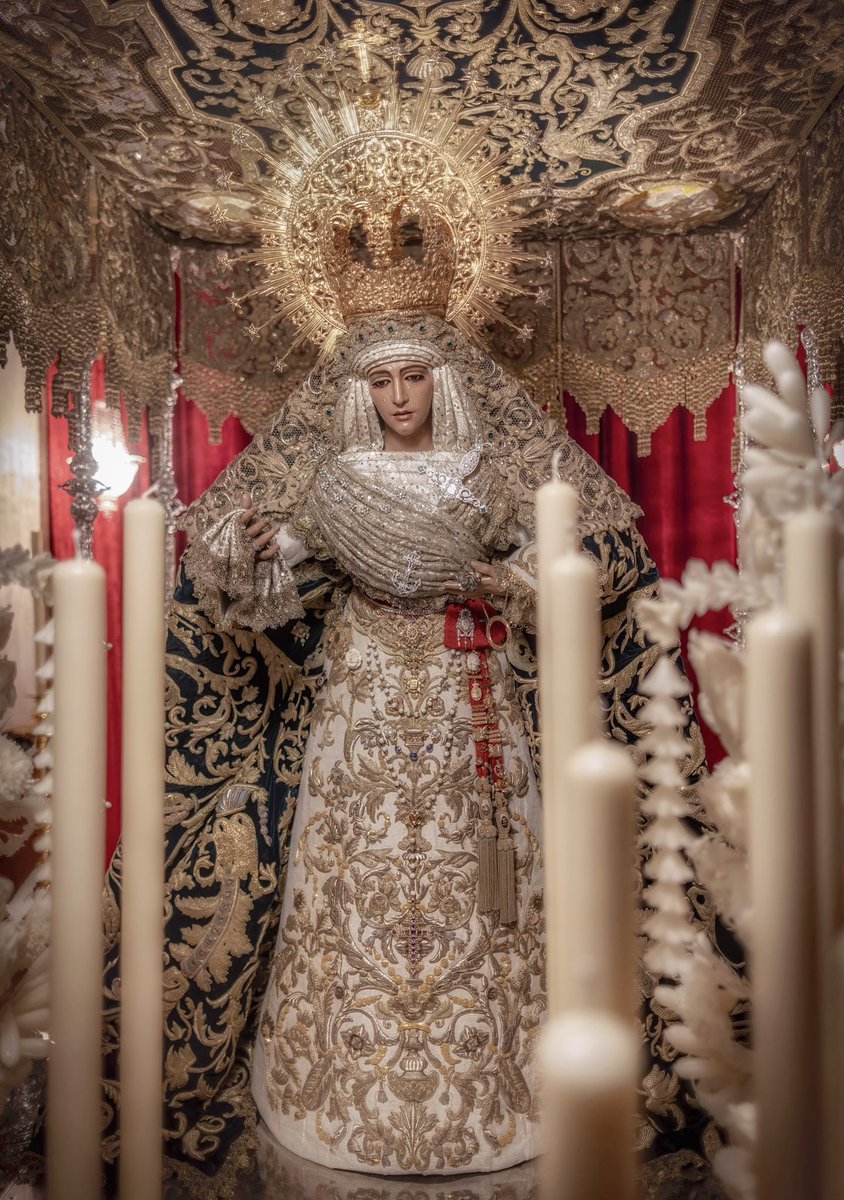 La insuperable presencia de la Esperanza. La que manda en los corazones!