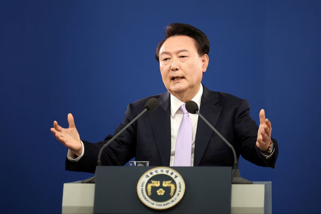 GlobeEyeNews's tweet photo. BREAKING:

South Korean President declares emergency martial law across the country. https://t.co/ugPeZ3cvyd