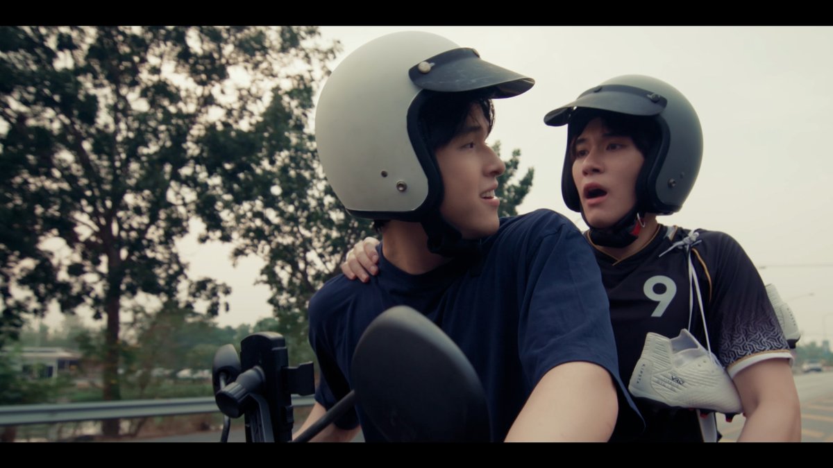GMMTV's tweet photo. เซนต์มองทาง อย่ามองแต่เธอ (เอ้า) #HighSchoolFrenemyFinalEP 
@skywongraveee @Hirunkit_ https://t.co/kGRDbxHxYX