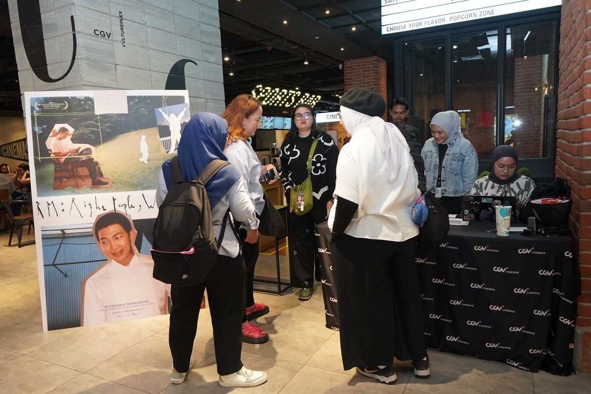 CGV_ID's tweet photo. Special Screening RM: Right People, Wrong Place di CGV FX Sudirman😍

Who’s excited nunggu film bang leader? 🙌✨

Tayang mulai 5 Desember di CGV!

#RM #SemuaSerudiCGV https://t.co/wYSNss66By