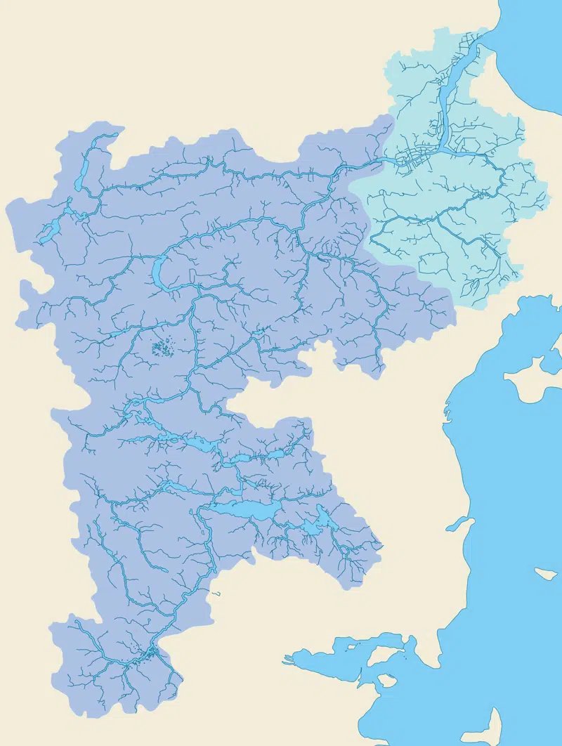 nymann76's tweet image. Har lige været en tur forbi Gudenåcentralen aka spærringen af Gudenåen ved Tange som ejes og drives af @Norlysdk
Det er altså ubegribeligt, at det her stadig foregår.
Udbyttet er 11 GW/år - prisen er en uddød laksestamme og 0 biologisk sammenhæng i hele Gudenåsystemet
#VildGudenå
