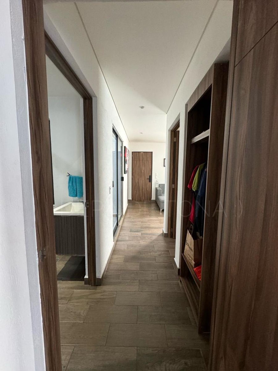 ¿Vas a CDMX y quieres un hospedaje a unas cuadras del Angel? Estoy rentando mi departamento por estancias breves.
2 recámaras con cama matrimonial (una cama es kanguro de otra matrimonial) 
Hasta 5 personas. 
Buen precio y promos para huéspedes viajando solos. 🤠🖤 
Escríbeme DM