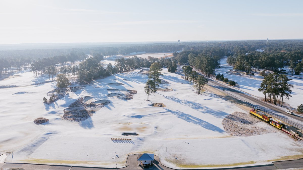 PinehurstResort's tweet photo. We're on a bit of a delay this morning.

Still a beautiful day in Pinehurst. https://t.co/GGL43ZPzG7