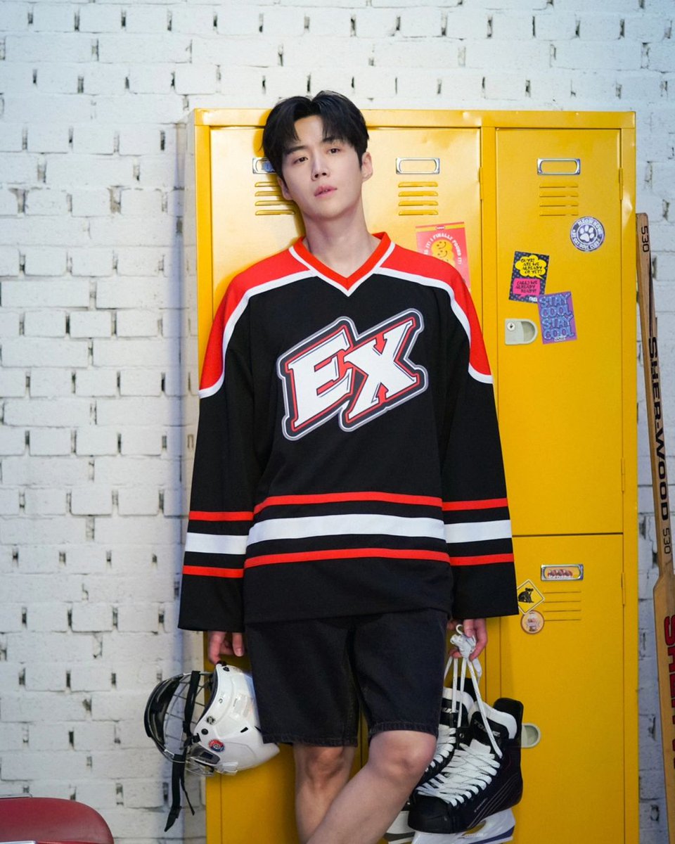KimSeonHo_HQ's tweet photo. [241203] kimseonho_staff.diary IG post

#PreferredPhoto
🏓 2025 Kim Seon Ho Seasons Greetings
'Play With Seonho' Behind-the-Scenes Preview!
-
✔️ Pre-order Period
November 21, 2024 (Thu) 5 PM ~ December 4, 2024 (Wed)

✔️ Scheduled Sequential Shipping 
From December 27, 2024 (Fri)

✔️ Where to Buy
[Apple Music]
• KR https://t.co/MX3K0LlVaC
• EN https://t.co/DR9mHaezGc
• JP https://t.co/a8ykuGtrx8
• CN https://t.co/LbIs2g4E0V

[ G Market]
• Domestic: https://t.co/eN3pjNwR52
• International: https://t.co/gtebS0H29M
-
📍 For more details, please refer to the respective sales platforms.
📍 Proceeds from the Season’s Greetings sales will be donated.
-
#김선호 #Kimseonho #김스다
#KimseonhoSeasonsGreetings
#2025시즌그리팅 #PlayWithSeonho
#2025SeasonsGreetings