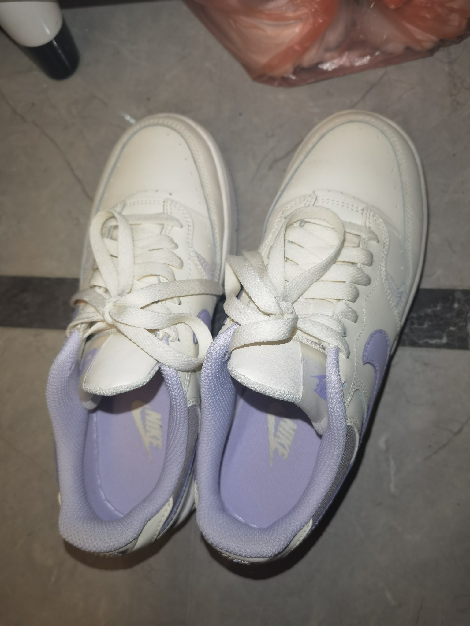 Leo 010 on X: 扫楼打胶扫楼运动鞋t.cospCFwTWNrO  X