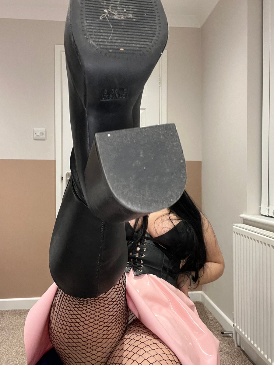 #KneeHighBoots

(𝑃𝑖𝑐𝑡𝑢𝑟𝑒 𝑐𝑜𝑢𝑟𝑡𝑒𝑠𝑦 𝑜𝑓 <a href="/subisobel/">Isobel</a> )