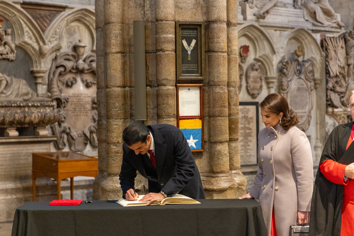 wabbey's tweet photo. This afternoon Their Highnesses The Amir of the State of Qatar and Sheikha Jawaher bint Hamad bin Suhaim Al Thani visited Westminster Abbey as part of their State Visit to the United Kingdom.

Their Highnesses took a tour of the Abbey with the Dean of Westminster before signing the Distinguished Visitors’ Book. You can read more about the visit at: https://t.co/cRVE3Bfh1V