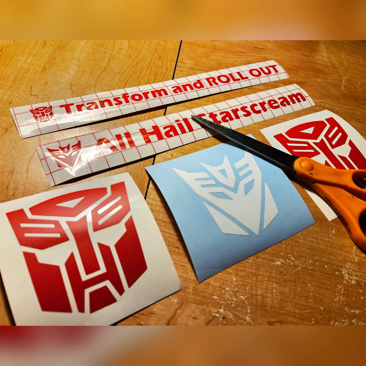 Optimus_Is_Here's tweet photo. All for the same person, who may be having a bit of an identity crisis 😆😉🤝💙

#optimusishere #vinyl #customvinyl #autobot #decepticon #transformers

Vinyl orders and options 🙏👉https://t.co/ps2HLg3YLO https://t.co/FLME4MkCv0