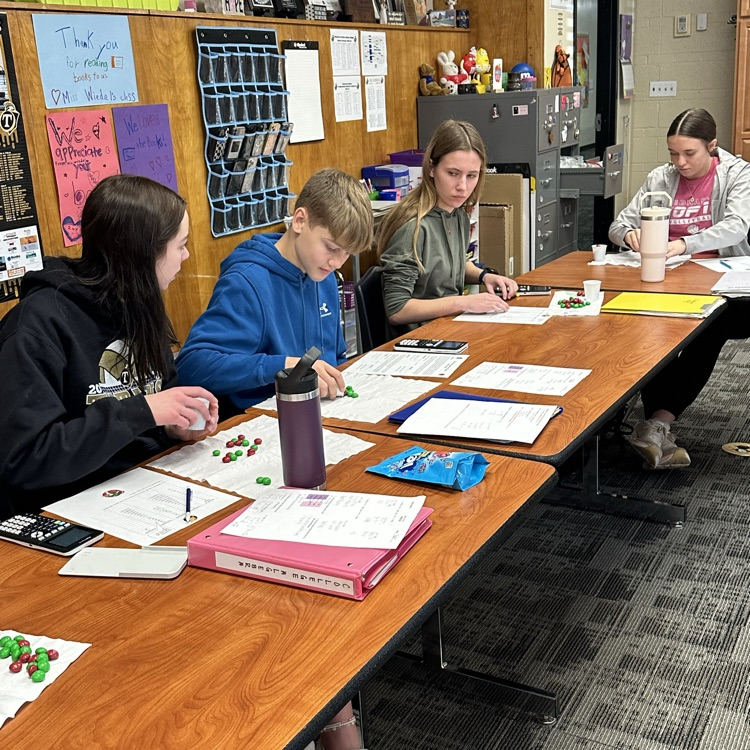 ThayerCentral's tweet photo. College Algebra using m&amp;ms to learn about exponential growth and decay. https://t.co/2uh1bYGV4x