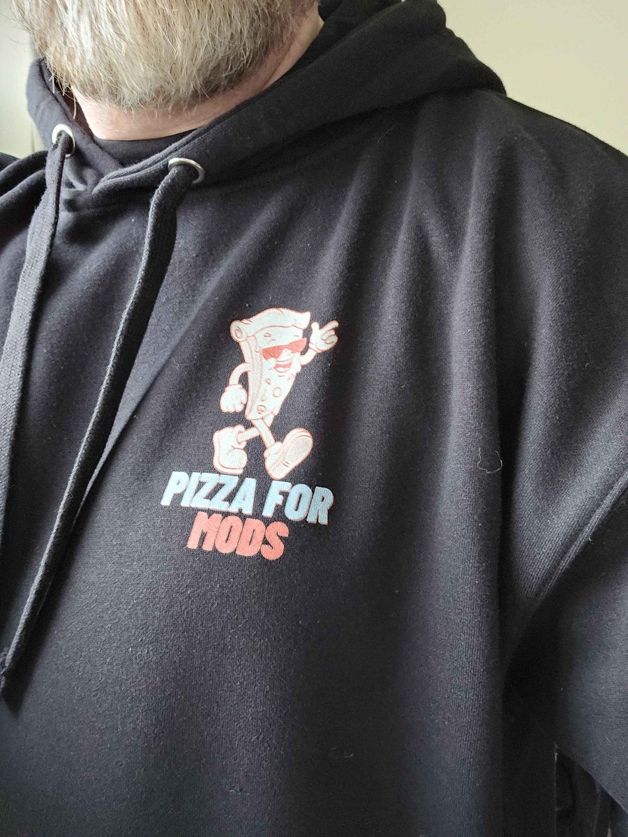 Aaaah my first bit of merch is out in the wild !! My fav mod mono showing it off ❤️