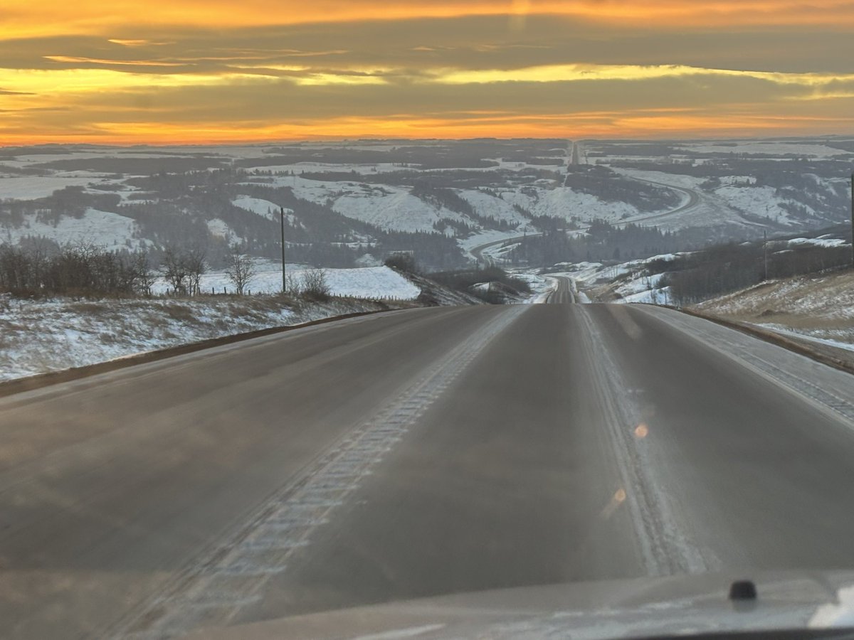 LorneHarrison's tweet photo. Long and frustrating day yesterday. Vehicle issues 2.5 hours east of no where! Learned a lesson in emergency preparedness! Got to enjoy a nice sunset as I was passed by a senior on their rascal! 2.5 hours takes a lot longer at a top speed of 65 km/h! Cute little tire though! https://t.co/di7uH6X6DI