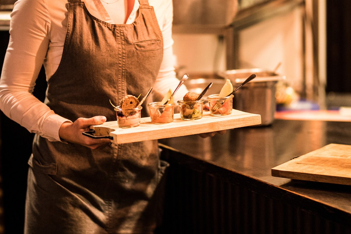 Trek je wandelschoenen aan en proef Zuid-#Limburg! Volg een culinaire wandelroute en geniet onderweg van heerlijke amuses bij gezellige horecagelegenheden. Perfect voor een winterse activiteit met vrienden, familie of collega's: vzl.nu/4iwJyE7
#VisitZuidLimburg #toerisme