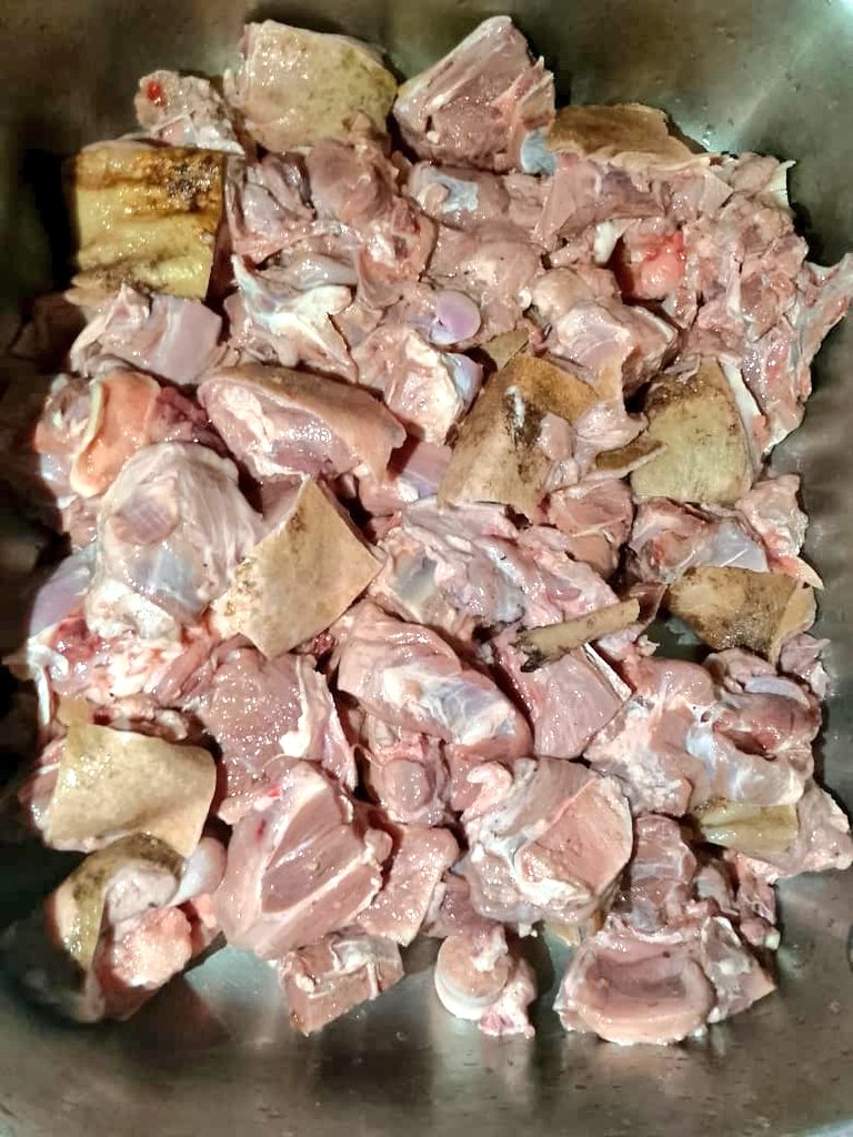 Pork lovers how much would you pay for this?
Whether you’re planning a hearty roast, savory steaks, or delicious stews, we've got the perfect cuts for every event, just hit the DM.
Nationwide delivery available.