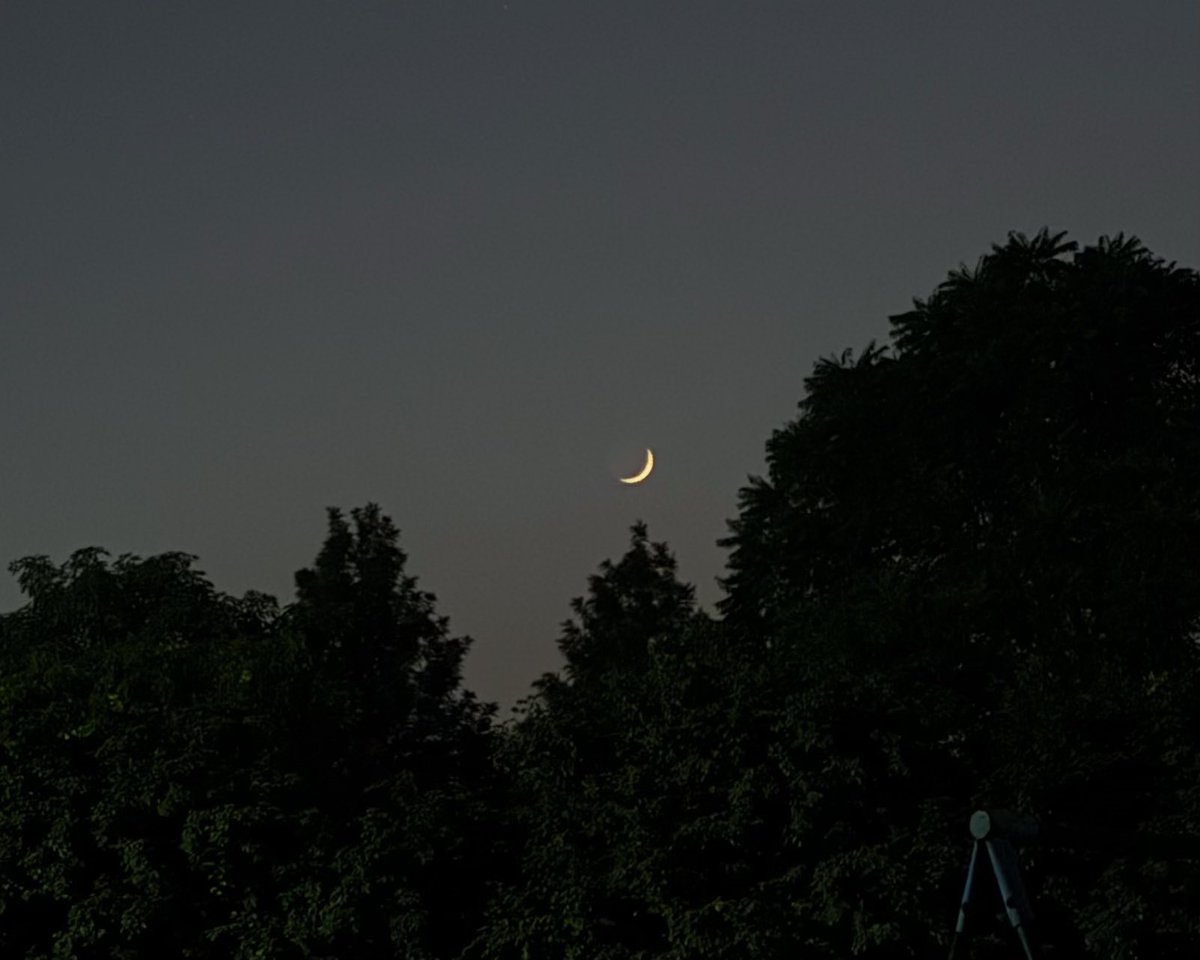 zeeaurav's tweet photo. new moon https://t.co/bhLfgldQt9