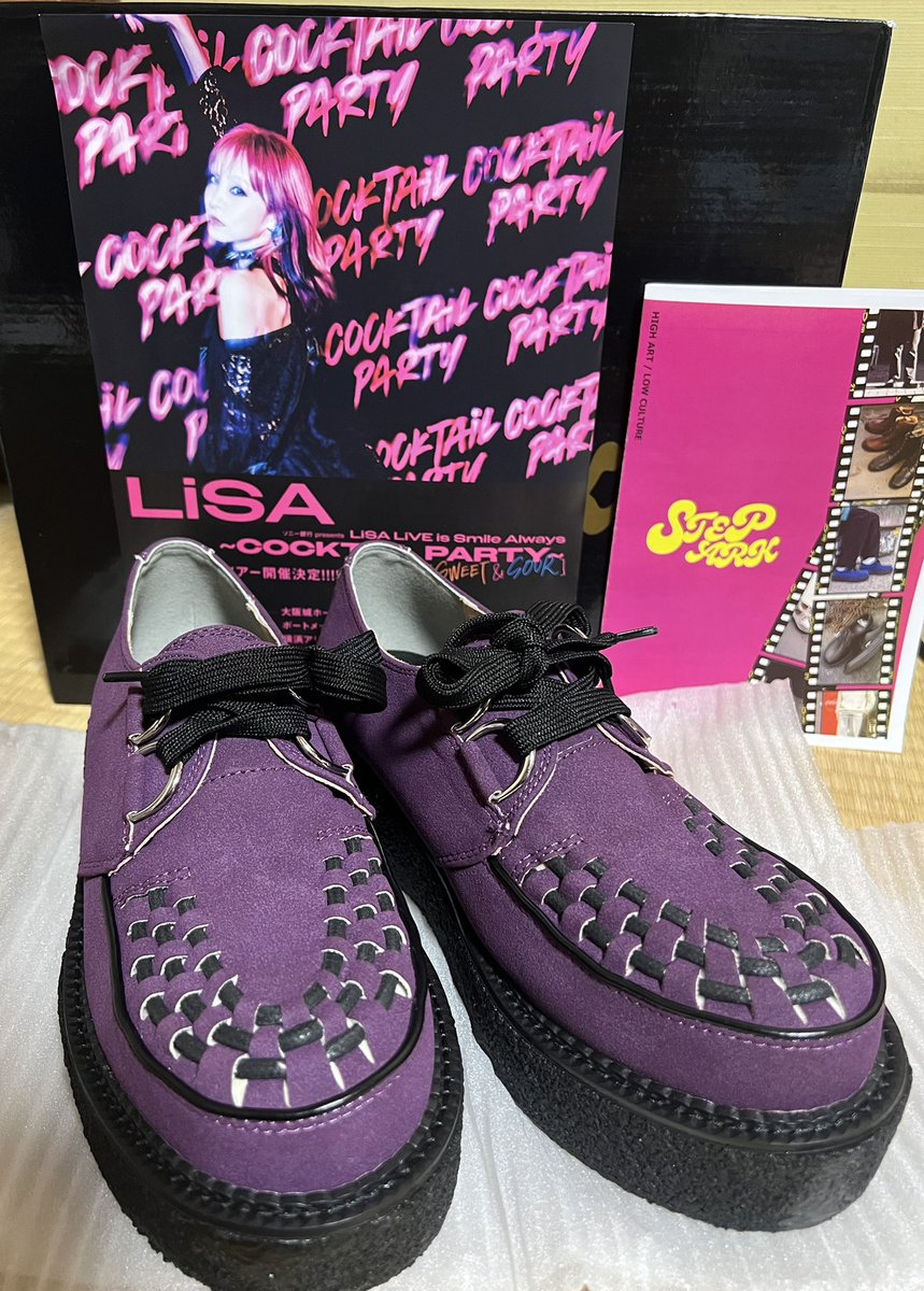 PUNKLOVE1208's tweet photo. ライブ中に買いに行ったラバソが届いたー!💜
ハタさん、いつもありがとうございます!😆🙌
今なら10%オフで買えるのでお得やで🉐
軽いし安いし他の色も欲しくなるー💛💚
何とLiSAちゃんの #カクテルパーティー のフライヤーまで入ってた‼️😍❤️🔥
嬉しいーー❣️
#TOPtoTOPアメ村店
#STEPARK https://t.co/q0ryPC1JQP