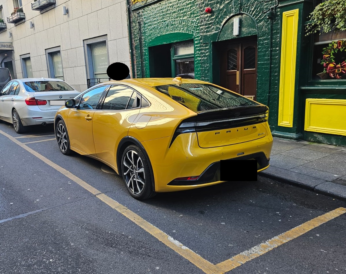 We've seized two disabled parking permits from people they did not belong to, and fined several drivers in Dublin City Centre for illegally parking in disabled bays this lunch time. 

We're on patrol nationwide today as part of our Operation Enable to mark #IDPD2024