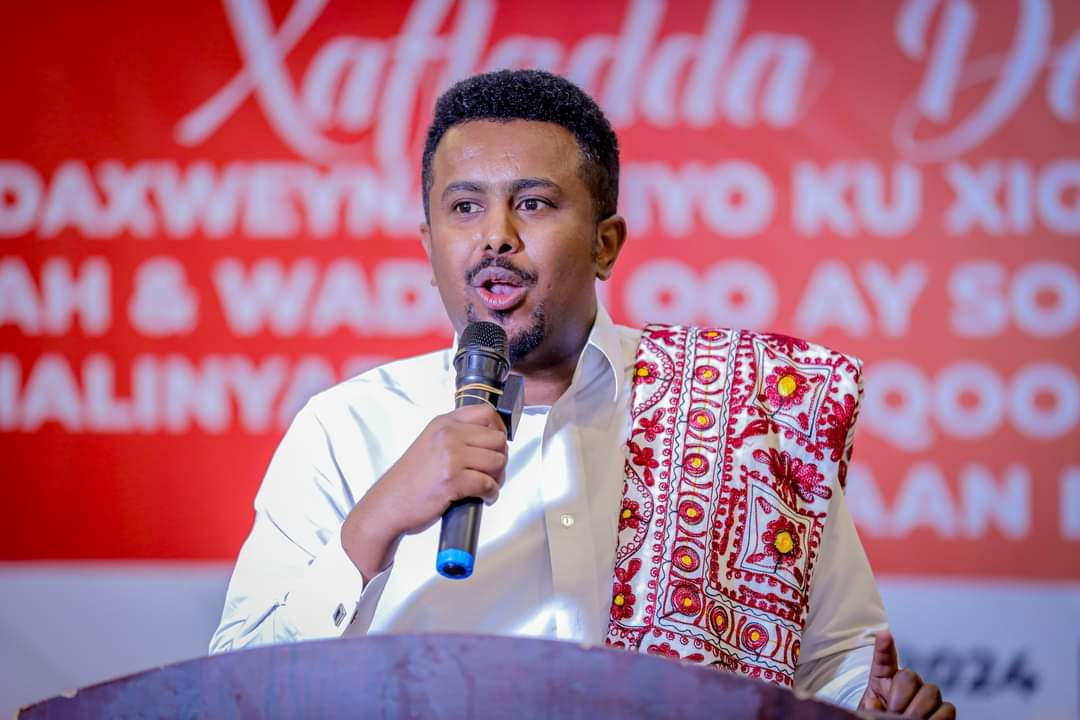 cabdiraxmanmid's tweet photo. Waxaan xalay kala qeybgalay xaflad aqoonyahanka & dhalinyarada Beelaha Habar-cafaan ee deeegaaanka ku ah Gobalka Maroodijeex ugu dabbaaldeggayeen #guushii #doorashada #madaxtooyada iyo #Guushii #Xisbiyada #KAAH & #WADDANI oo ka qabsoomtay Hotel Safari, Hargeysa. https://t.co/CzlPWhCrg6