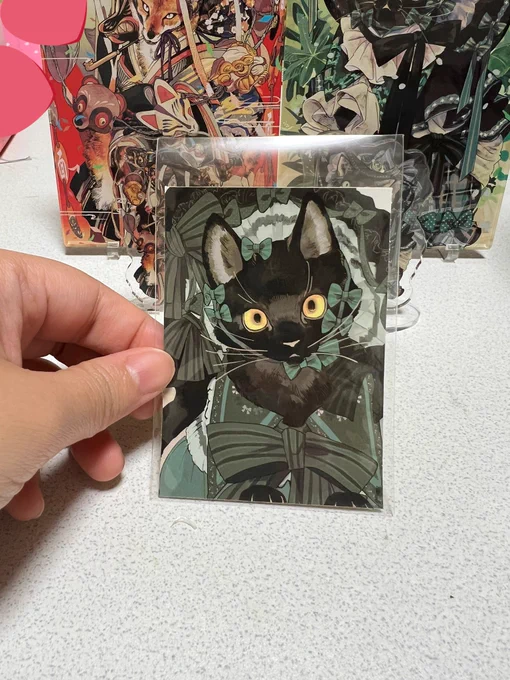 作っていただいたステッカーは黒猫がお気に入りです。グッズ映えするイラスト、色々描きたくなってきたな…研究したい… 