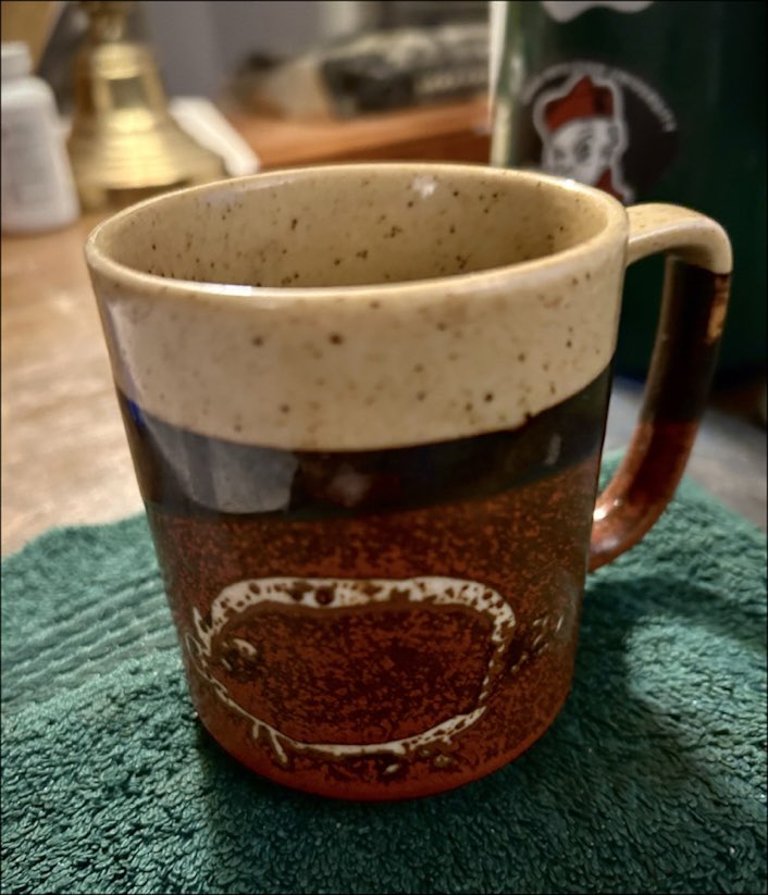 BeauxMot's tweet photo. 40 YEARS (±) with the same cup with the same prehistoric painting and the same meaning. https://t.co/gmgDDmbv8O