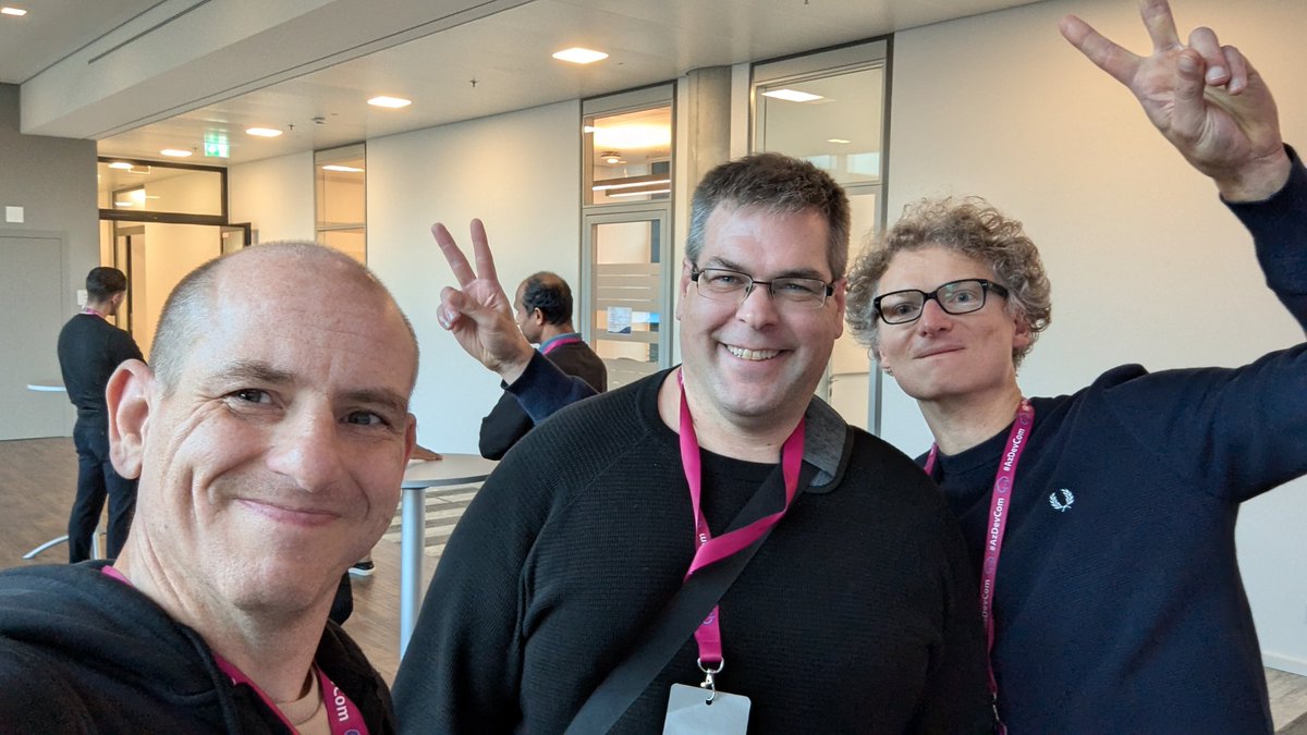 DomLindemann's tweet image. Meeting friends #azdevcom