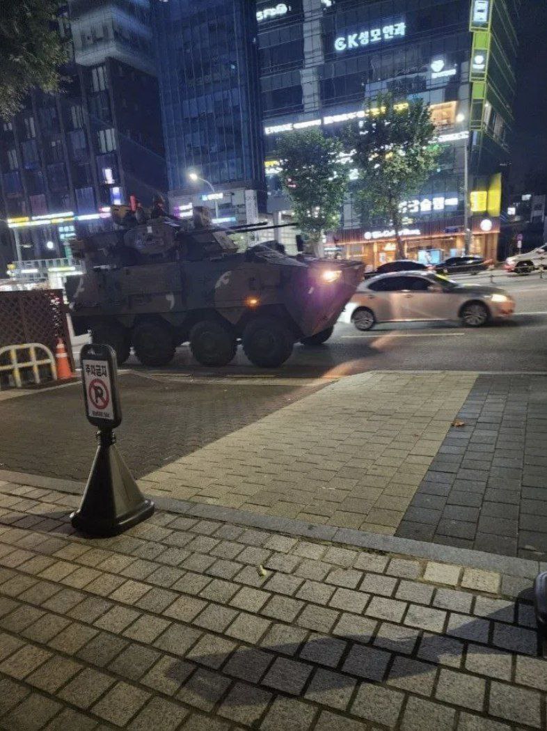 BigBreakingWire's tweet photo. Protests erupt outside the National Assembly as demonstrators clash with security forces. Video-1

An Infantry Fighting Vehicle (IFV) is seen in downtown Seoul, South Korea. Pic-1 https://t.co/tPNZv7Mdro