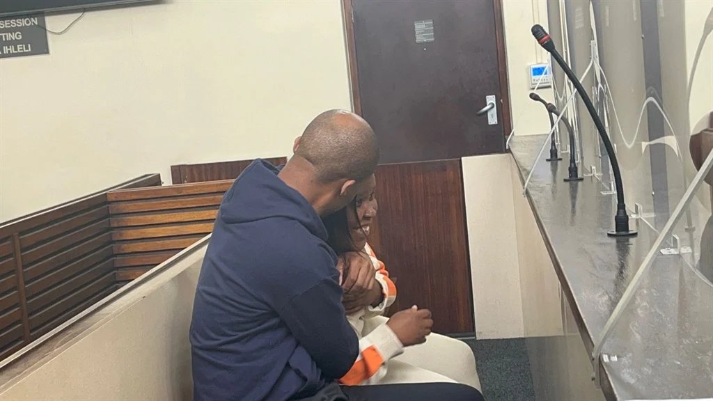 KayaNews's tweet image. The Athlone Magistrate’s Court has granted bail to two siblings accused of committing life insurance policy fraud. 

Wanda and his sister Sindiswa Mbele were set free on R800 each

They are accused of plotted the death of South African actor #DavidManuel who was killed outside
