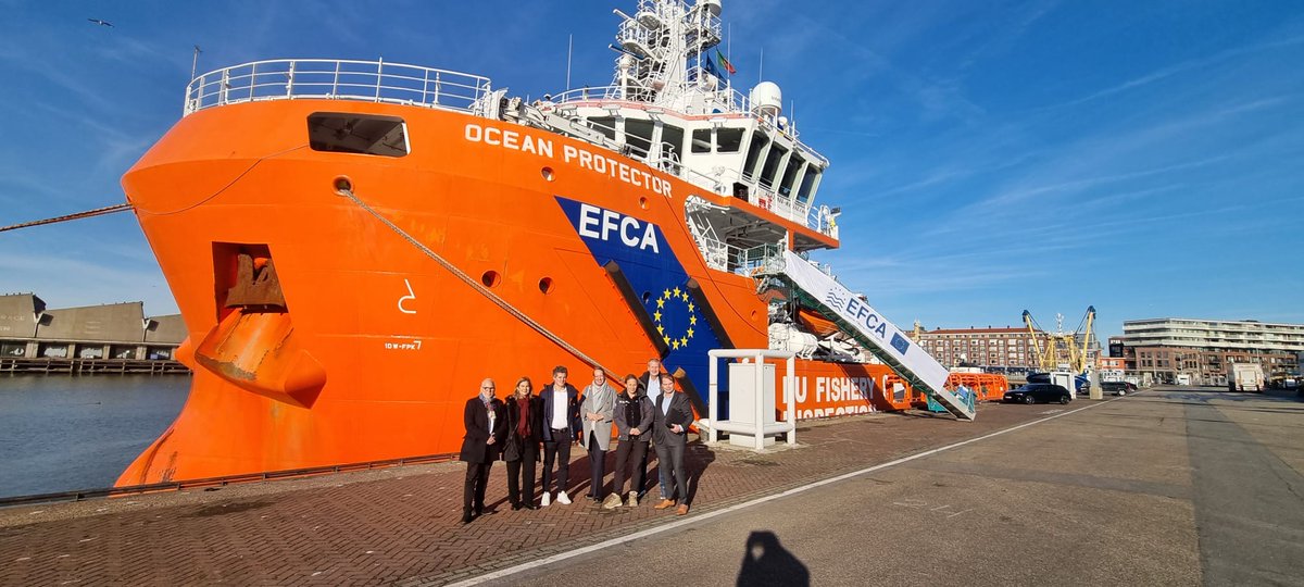 EFCA_EU's tweet photo. 🌊 Our Executive Director met with Dutch fisheries control authorities at the Port of Sheveningen 🇳🇱, welcoming them aboard our #OceanProtector.
🤝 A hands-on visit to share procedures and strengthen cooperation for effective #FisheriesControl.
#WeAssist #SustainableFisheries https://t.co/3WvQORvkxy