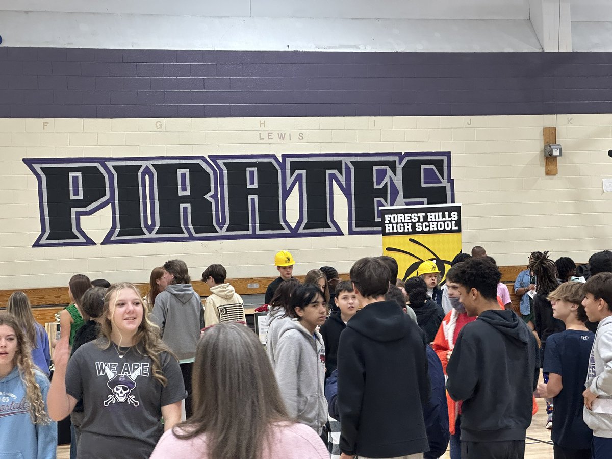 aponscheck's tweet image. The MS Roadshow is in full swing @PorterRidgeMSNC. Ss are busy learning about their HS options. @AGHoulihan @SusanRodgersS4 @Prin_MayerPRMS @UCPSCollegePrep #TeamUCPS