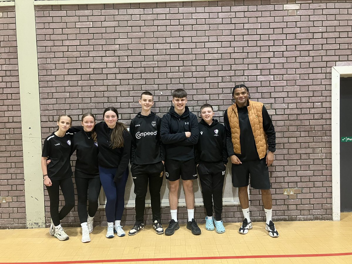 Well done to our sports leaders who attended @torfaensport how to coach workshop today <a href="/CwmbranHigh_PE/">Cwmbran High PE Dept</a> <a href="/CwmbranHead/">Matt Sims</a> <a href="/CwmbHSWellbeing/">CHS Wellbeing</a>  <a href="/CwmbranHigh_PE/">Cwmbran High PE Dept</a>