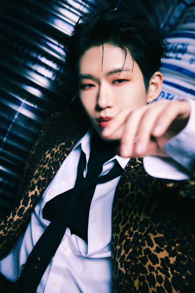 YOUNITE 1ST SINGLE ALBUM ‘Y’
OFFICIAL PHOTO #2
우노 (WOONO), DEY (데이)

𝟮𝟬𝟮𝟰.𝟭𝟮.𝟭𝟭 𝟲𝙋𝙈 (𝙆𝙎𝙏) 𝙍𝙀𝙇𝙀𝘼𝙎𝙀

#YOUNITE #유나이트
#우노 #WOONO
#DEY #데이
#YOUNITE_Y
