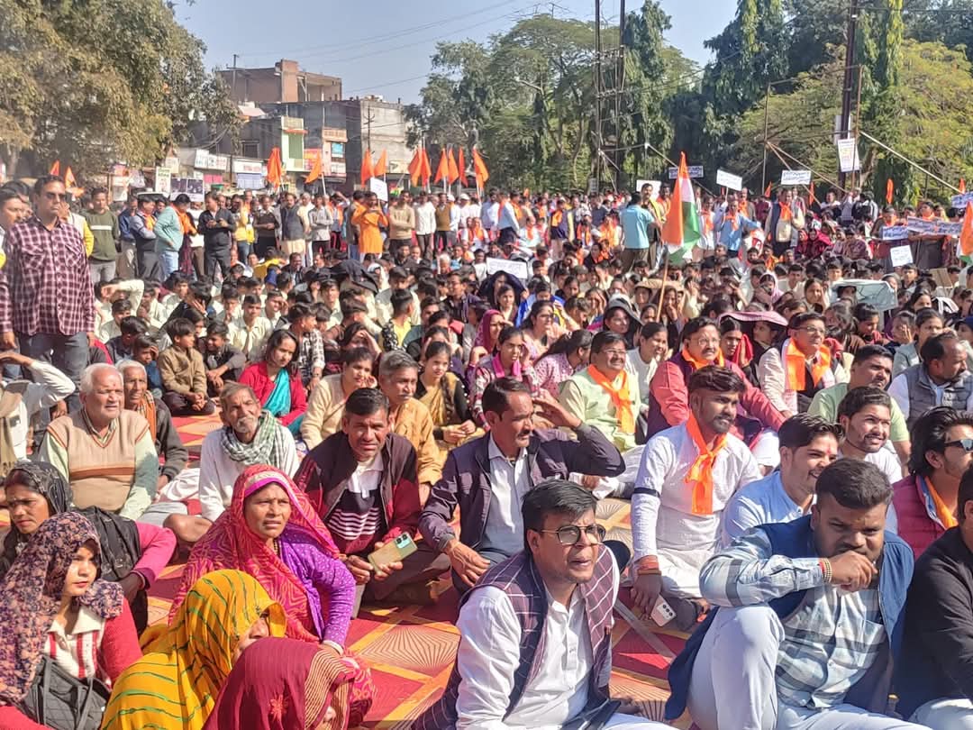 #रतलाम

गिरिवासी,वनवासी, ग्रामवासी या नगरवासी...!
सम्पूर्ण हिंदू समाज... एक साथ,एक आवाज... बांग्लादेश के हिंदुओं पर अत्याचार बंद करो...!

#AllEyesOnBangladeshiHindus 
#BangladeshHinduGenocide
#vskmalwa