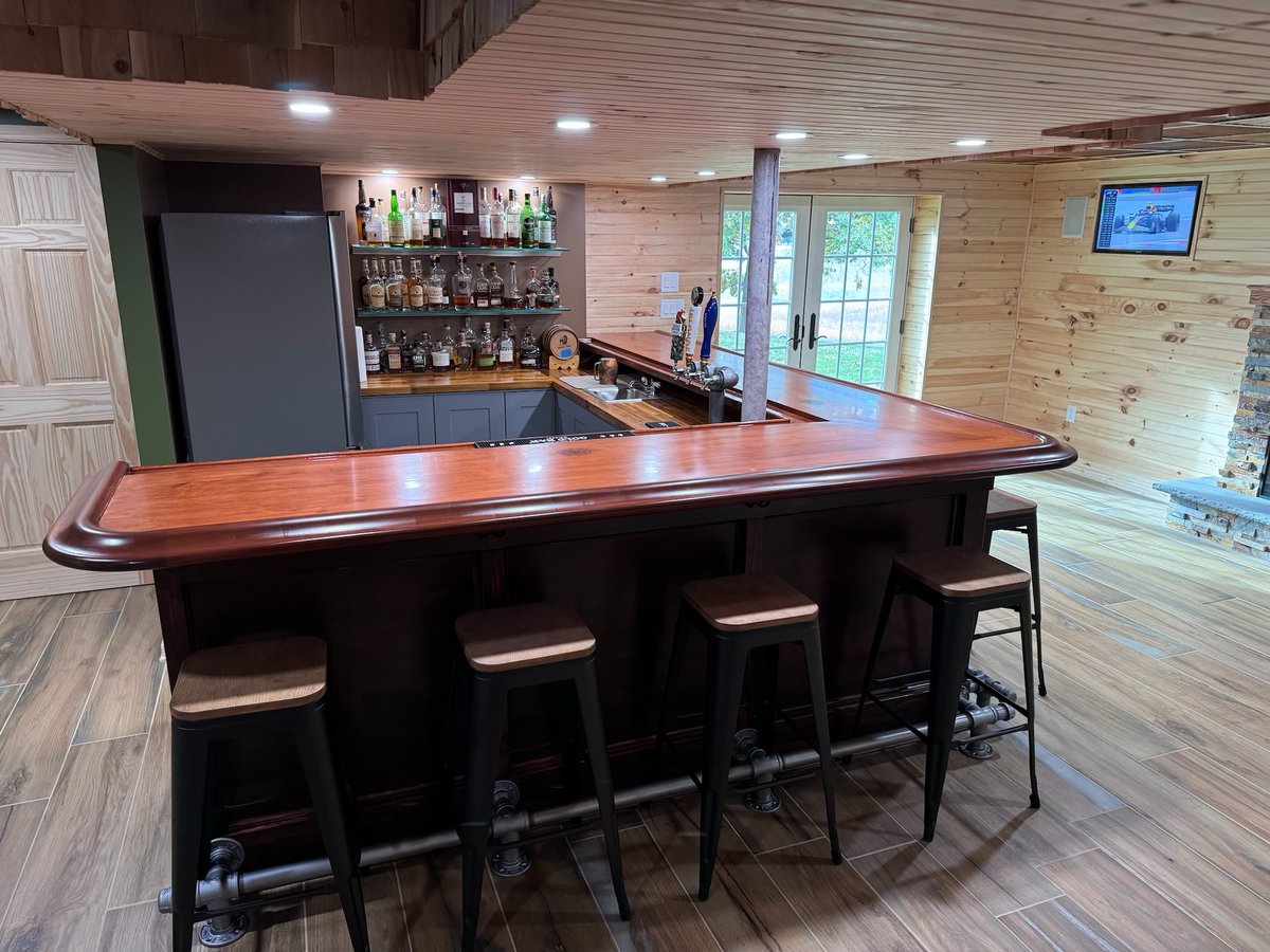 HardwoodsUSA's tweet photo. Checkout  these recently completed home and commercial bars using our bar rail  moldings, radius corners and bar top kits.  Fine work by Eric in  Maryland and John in Tennessee! https://t.co/VAqmbEIJ09
