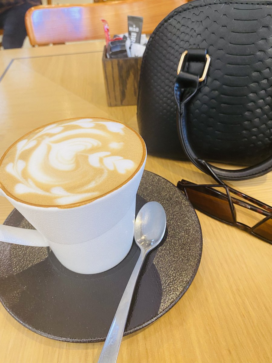 tsholo_rosey's tweet photo. After many months of being unemployed, today marks the beginning of many days of me being an employed baddie 🙌🏽❤️🥹. 11:11  ya everyday came through for me. https://t.co/lCJvc733O9