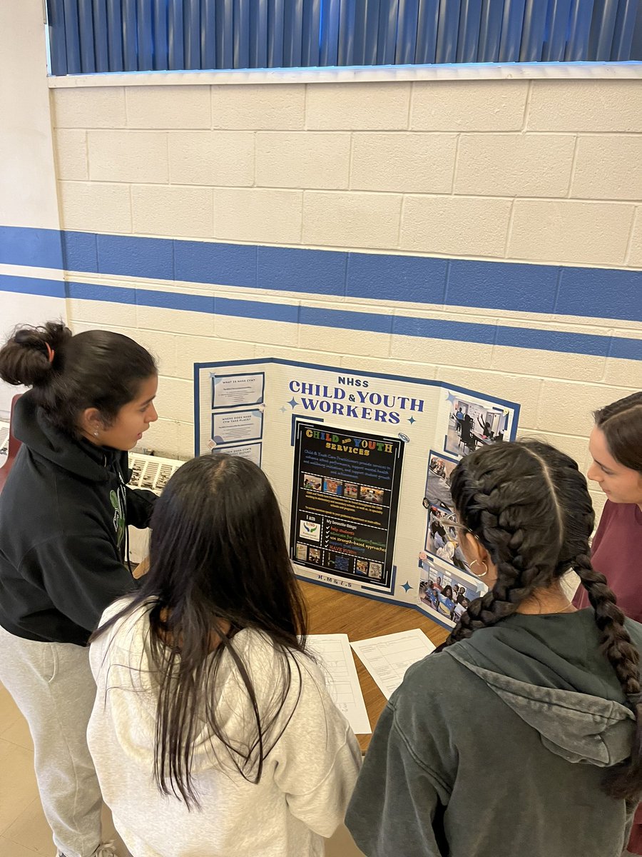 NorthviewHtsSS's tweet photo. School and Community Resource Fair, hosted by the @NorthviewHMST GLS classes.
Topics included different departments and courses, the school and public libraries, the roles of Guidance and our CYW's, student leadership groups, and more
@tdsb #studentleadership #cyw https://t.co/IoA4QksRnu
