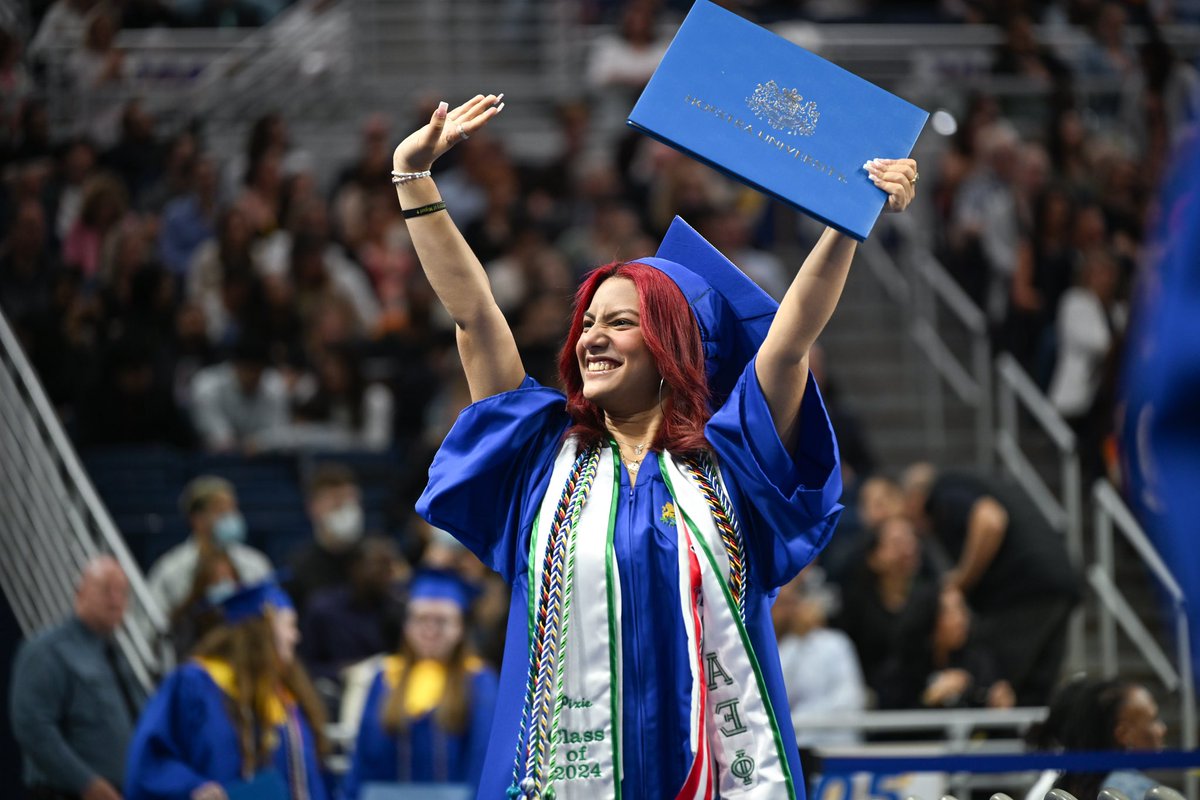 This #GivingTuesday, consider giving the gift of a Hofstra education. 🎁

Every gift you make directly supports scholarships, internships, academic programs, and more opportunities, all helping our students thrive. 🦁

Make your gift at: give.hofstra.edu/giving-tuesday…