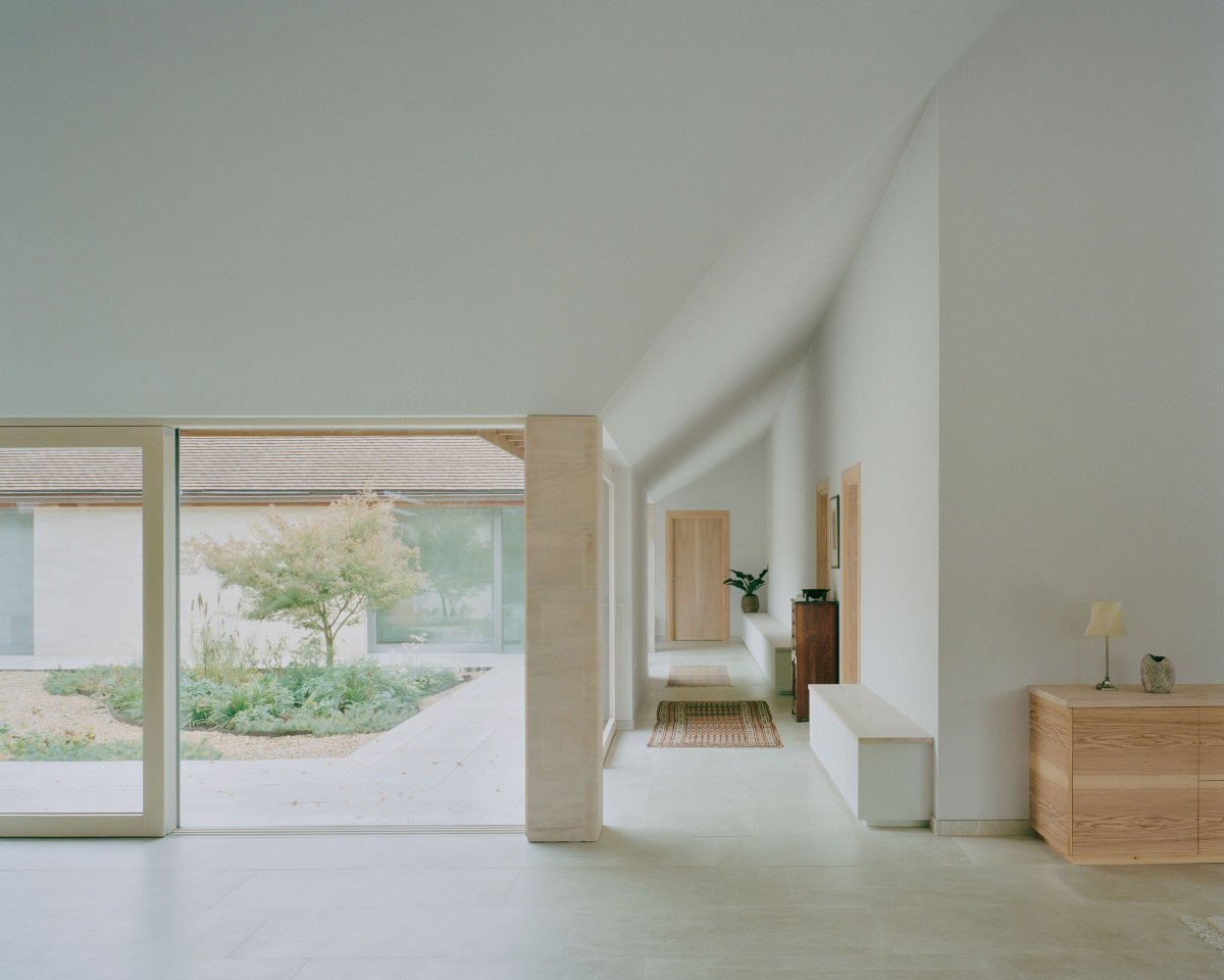 Archello's tweet image. Eavesdrop by Tom Dowdall Architects seamlessly integrates modern living with the natural beauty of the High Weald AONB. 
buff.ly/4gfHqi2

#SustainableDesign #TimelessArchitecture #IntegratedLiving