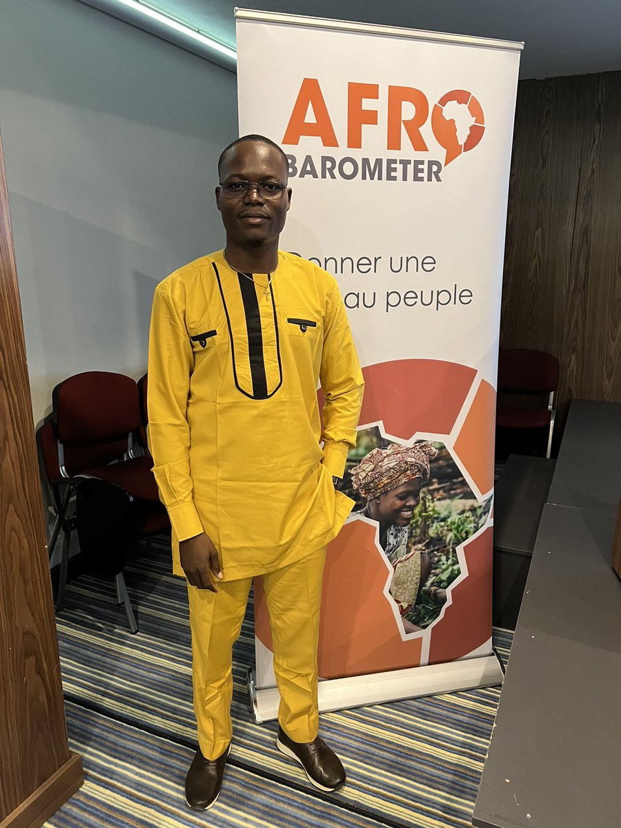 Max_Bill1's tweet photo. Je participe au nom du @CresContact, à Abidjan, à la formation des chargés de communication du 03 au 05 décembre 2024. 
@bakary_sambe 
@Timbuktuacps 
#FormationAfrobarometer 
#VoicesAfrica 
#cotedivoire https://t.co/bvHEXupceH