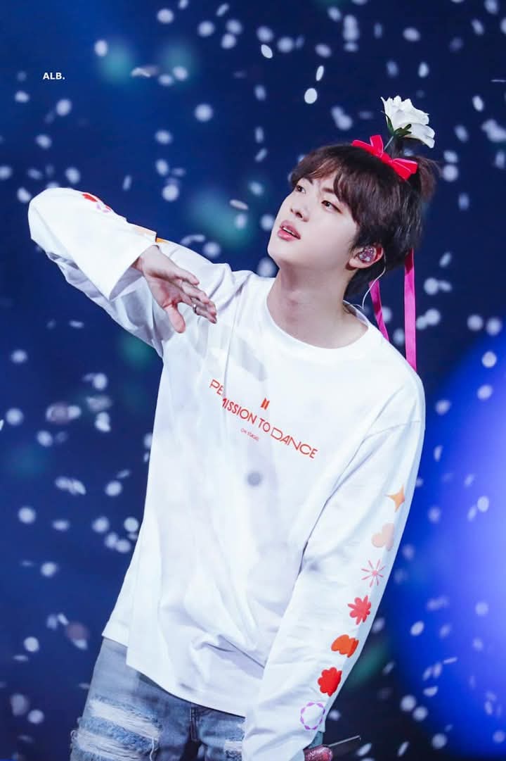 moonSu1993's tweet photo. Happy birthday Seokjin hyung🎂😘
04/13/1992 - 04/12/2024
#아미 https://t.co/djgMKoyqtF