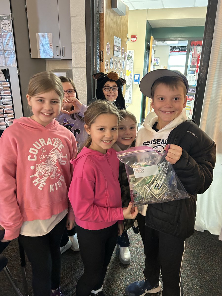 Our class is celebrating #GivingTuesday
<a href="/LIBERTYSCHOOLS/">LPS53</a>
<a href="/LibertyEdFdn/">Liberty Education Foundation</a>
Donate now: givebutter.com/LEFCommunity #ShineBrightLPS Thank you to our generous students &amp; families
<a href="/ShoalCreekStars/">ShoalCreek</a>