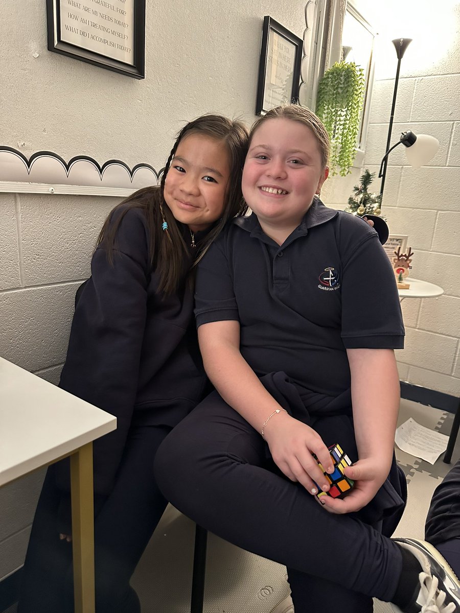 Recess calls for some Christmas music, hangs and laughter! 😆 this is what the holiday season is all about! 🎄✨